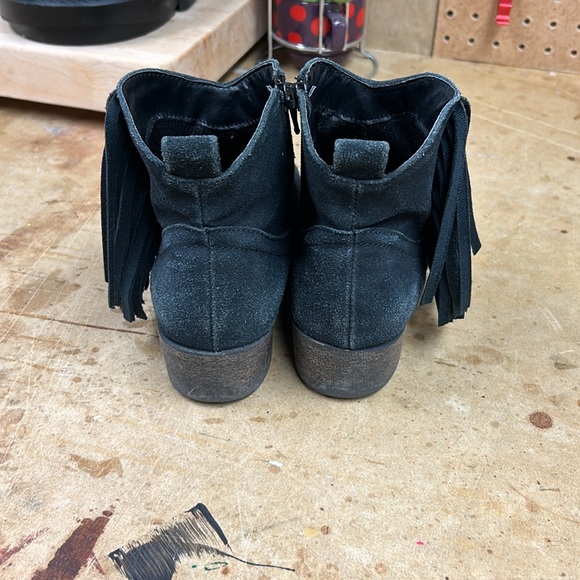 Justice brand fringe booties size 8 black color - Picture 3 of 8